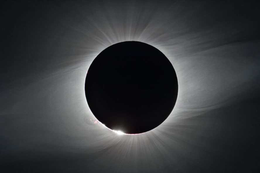 Nhật thực năm 2019 quan sát từ đài quan sát La Silla ở Chile. Ảnh: Cơ quan Vũ trụ Châu Âu