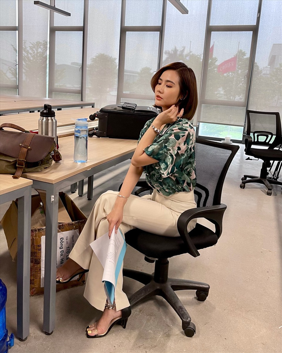 Phong cách Boss thời trang của Vân Trang (Phan Minh Huyền) trong “Thương ngày nắng về”. Ảnh: NSCC