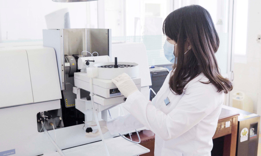 Hoạt động đo lường của Trung tâm Kỹ thuật tiêu chuẩn đo lường chất lượng góp phần bảo đảm sự công bằng, văn minh thương mại. Ảnh: Hà Duy