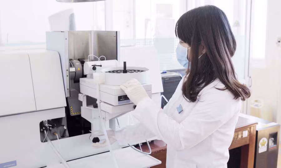 Hoạt động đo lường của Trung tâm Kỹ thuật tiêu chuẩn đo lường chất lượng góp phần bảo đảm sự công bằng, văn minh thương mại. Ảnh: Hà Duy