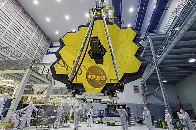 Kính viễn vọng không gian James Webb trong quá trình chuẩn bị tại NASA. Ảnh: NASA