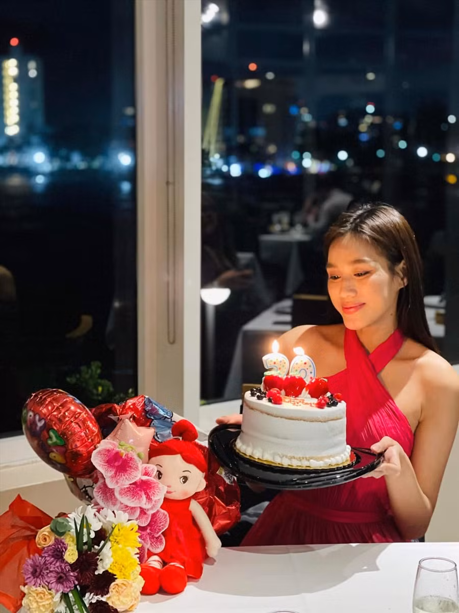 Đêm chung kết Miss World 2021 bị huỷ vì COVID-19 khiến Đỗ Thị Hà và các thí sinh phải chia tay sớm để về nước. Sau quyết định bất ngờ từ ban tổ chức Miss World 2021, Đỗ Thị Hà không khỏi khiến người hâm mộ lo lắng bởi cô chỉ có 1 mình tại Puerto Rico. Ảnh: NVCC.