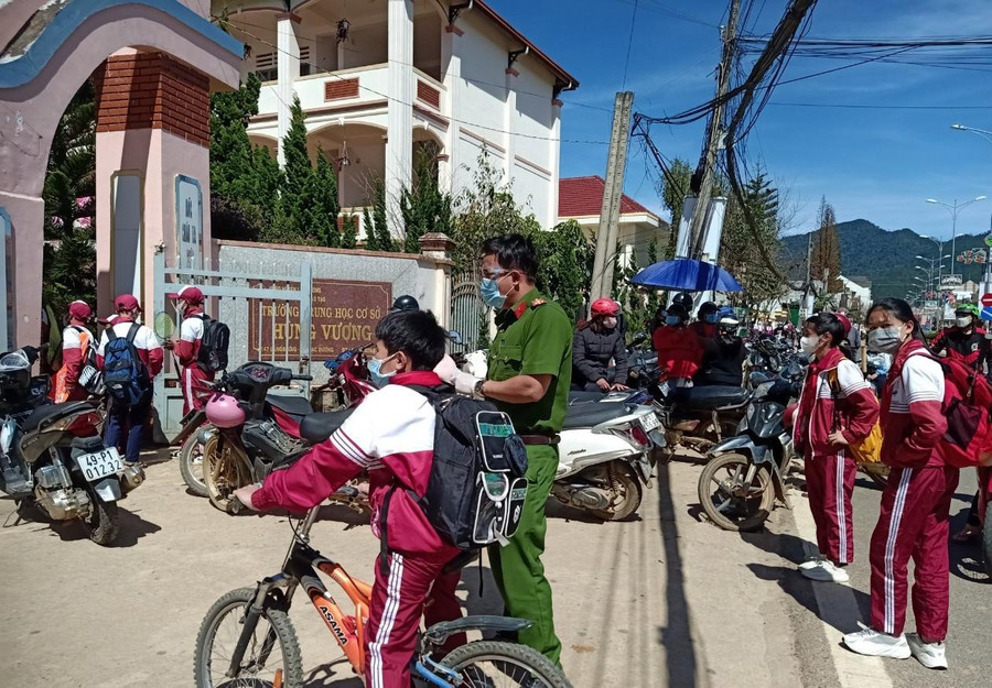 Phát hiện ổ dịch Covid-19 mới tại trường THCS Trưng Vương (H.Lạc Dương). Ảnh: Kim Cúc