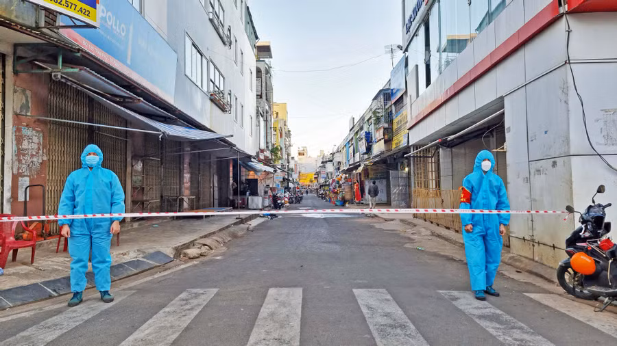 Phong tỏa tạm thời đường A2 bên hông Trung tâm thương mại (phường Diên Hồng, TP. Pleiku). Ảnh: Bá Bính