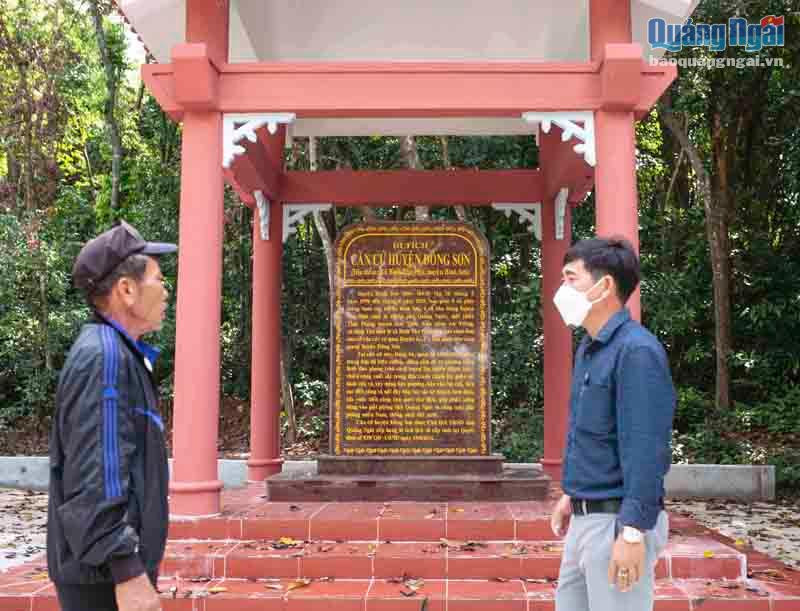 Bia di tích căn cứ huyện Đông Sơn. Ảnh: T.Hậu Bia di tích căn cứ huyện Đông Sơn. Ảnh: T.Hậu