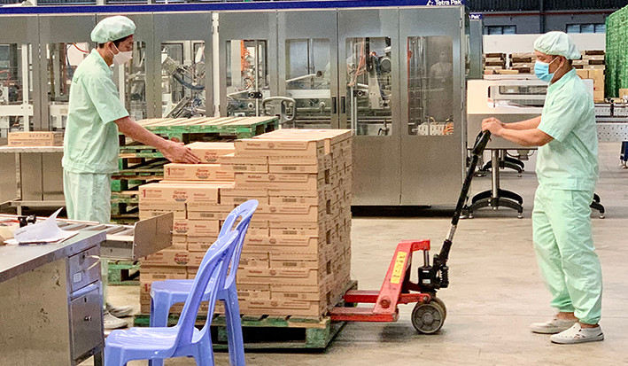 Công nhân làm việc tại Công ty cổ phần thực phẩm dinh dưỡng Nutifood Cao Nguyên (Khu Công nghiệp Trà Đa, TP. Pleiku). Ảnh: Như Nguyện