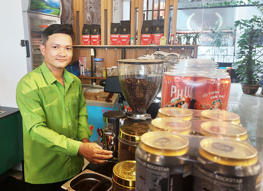 Anh Trần Văn Công là 1 trong 57 gương thanh niên nông thôn tiêu biểu toàn quốc nhận giải thưởng Lương Định Của. Ảnh: Phan Lài Anh Trần Văn Công là 1 trong 57 gương thanh niên nông thôn tiêu biểu toàn quốc nhận giải thưởng Lương Định Của. Ảnh: Phan Lài