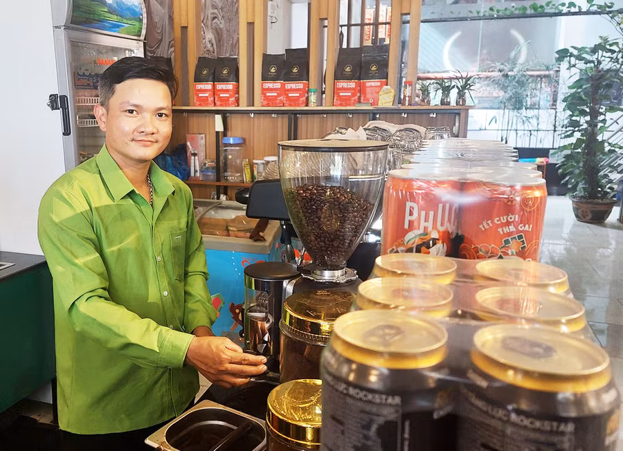 Anh Trần Văn Công là 1 trong 57 gương thanh niên nông thôn tiêu biểu toàn quốc nhận giải thưởng Lương Định Của. Ảnh: Phan Lài