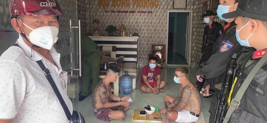 Các nghi phạm bị bắt. Ảnh: Thanh Tuyền Các nghi phạm bị bắt. Ảnh: Thanh Tuyền