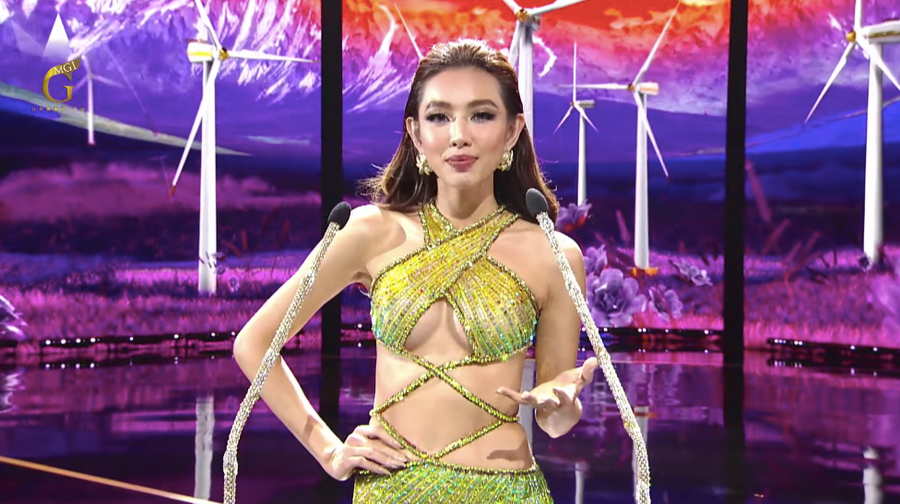 Người đẹp Việt tự tin trả lời câu hỏi ứng xử bằng tiếng Anh. Ảnh chụp màn hình