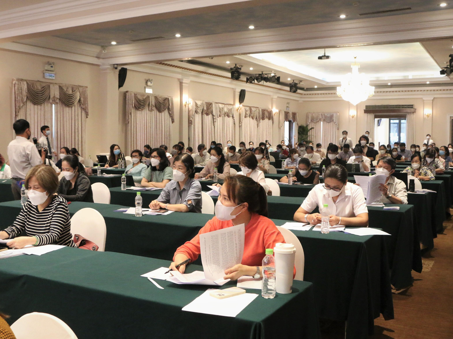  Tại phiên đối thoại, doanh nghiệp TP.HCM mong gỡ vướng chế độ ốm đau cho NLĐ điều trị Covid-19 tại nhà. Ảnh: PHẠM THU NGÂN