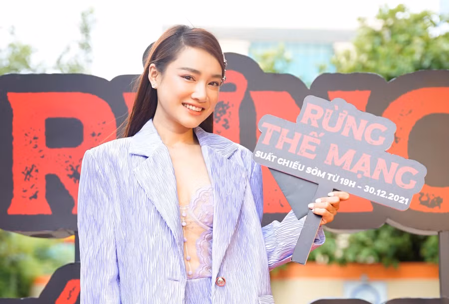 Nhã Phương xuất hiện rạng rỡ trên thảm đỏ Rừng thế mạng. Nữ diễn viên lựa chọn trang phục với tông màu pastel nền nã. Đây cũng là lần hiếm hoi cô xuất hiện trước công chúng kể từ vụ lùm xùm bị tố mắc bệnh ngôi sao hồi tháng 4.2021. Ảnh: BTC