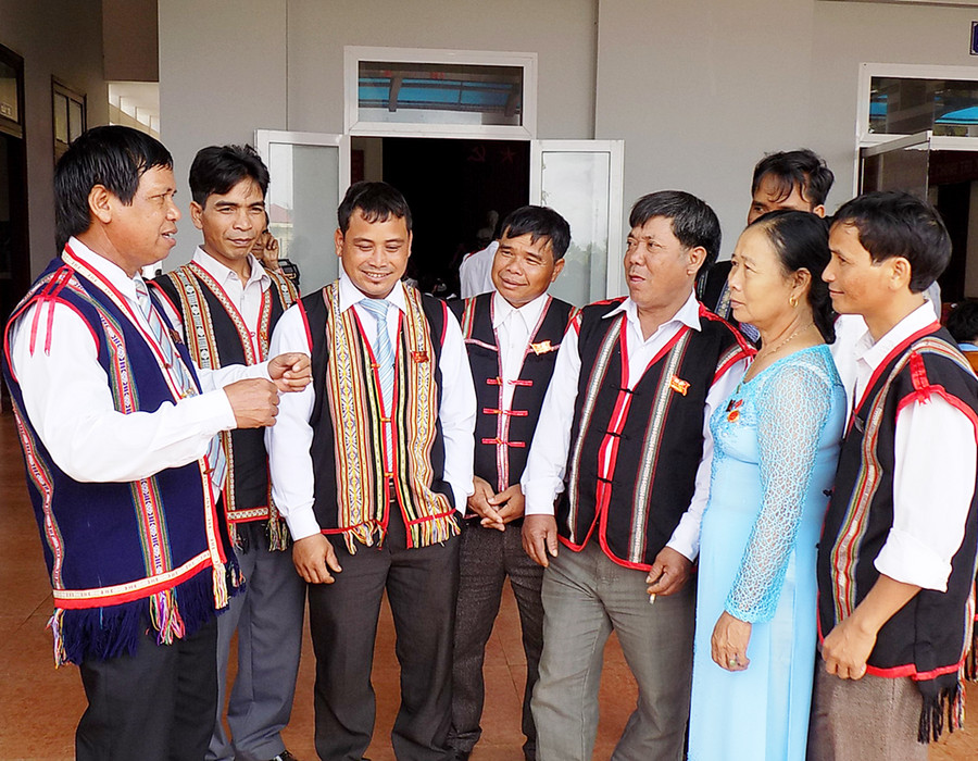 Cán bộ cơ sở của huyện Chư Păh trao đổi kinh nghiệm công tác. Ảnh: Thanh Nhật Cán bộ cơ sở của huyện Chư Păh trao đổi kinh nghiệm công tác. Ảnh: Thanh Nhật