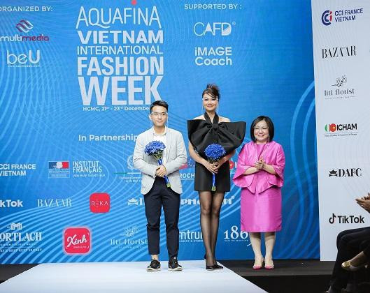 BTC và siêu mẫu Thanh Hằng. Ảnh: MULTIMEDIA BTC và siêu mẫu Thanh Hằng. Ảnh: MULTIMEDIA