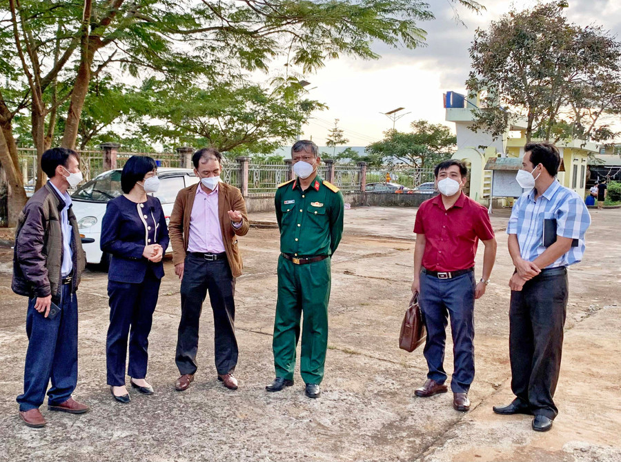 Đoàn kiểm tra của Ban Chỉ đạo phòng-chống dịch Covid-19 tỉnh Gia Lai kiểm tra tại Bệnh viện dã chiến cơ sở 2. Ảnh: Như Nguyện