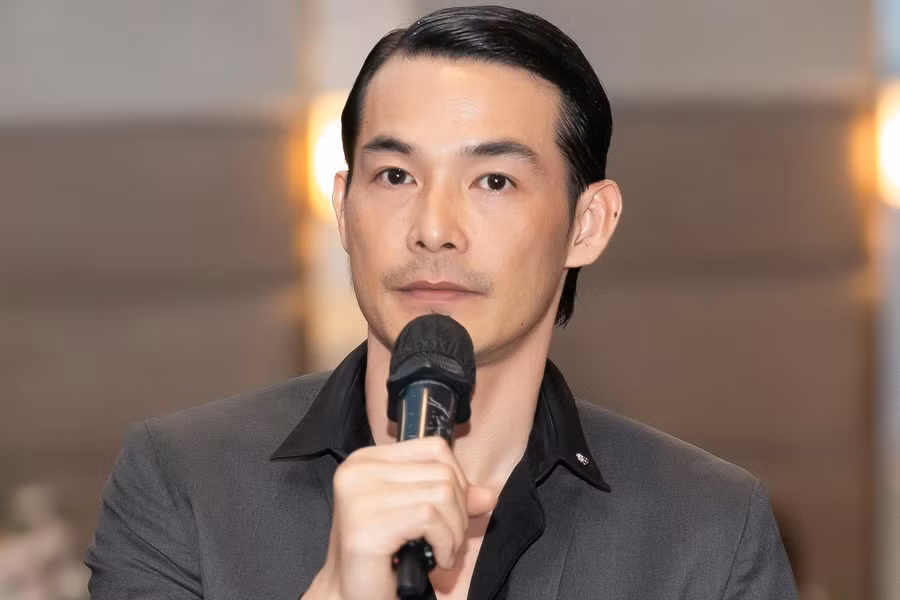 Trong chương trình, Quách Ngọc Ngoan là sao nam thu hút sự quan tâm của truyền thông vì anh ít khi nhận lời góp mặt trong gameshow thực tế. Chia sẻ trong họp báo, anh cho biết khi nhận được lời mời từ nhà sản xuất thì bản thân khá lo lắng. Nam diễn viên cũng thừa nhận dù có ngoại hình cao lớn nhưng thật sự anh rất nhát gan. Ảnh: BTC