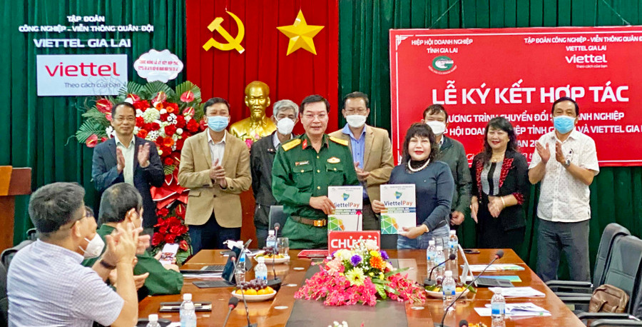 Công ty cổ phần In-Đầu tư Phát triển Giáo dục Gia Lai ký kết sử dụng nền tảng vESS vào hoạt động của doanh nghiệp