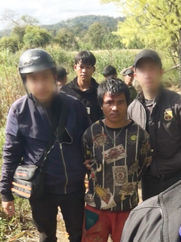 Đối tượng Đinh Kơng bị lực lượng Công an bắt giữ. Ảnh: Trần Vinh