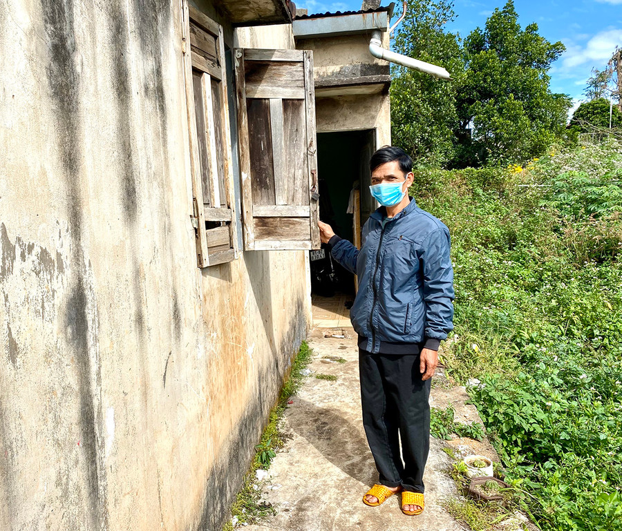 Vì vướng dự án nên hơn 10 năm qua, gia đình ông Quảng Văn Khiên (tổ 9, phường Ia Kring) không thể sửa chữa, xây mới dù nhà ở đã xuống cấp. Ảnh: Mộc Trà Vì vướng dự án nên hơn 10 năm qua, gia đình ông Quảng Văn Khiên (tổ 9, phường Ia Kring) không thể sửa chữa, xây mới dù nhà ở đã xuống cấp. Ảnh: Mộc Trà