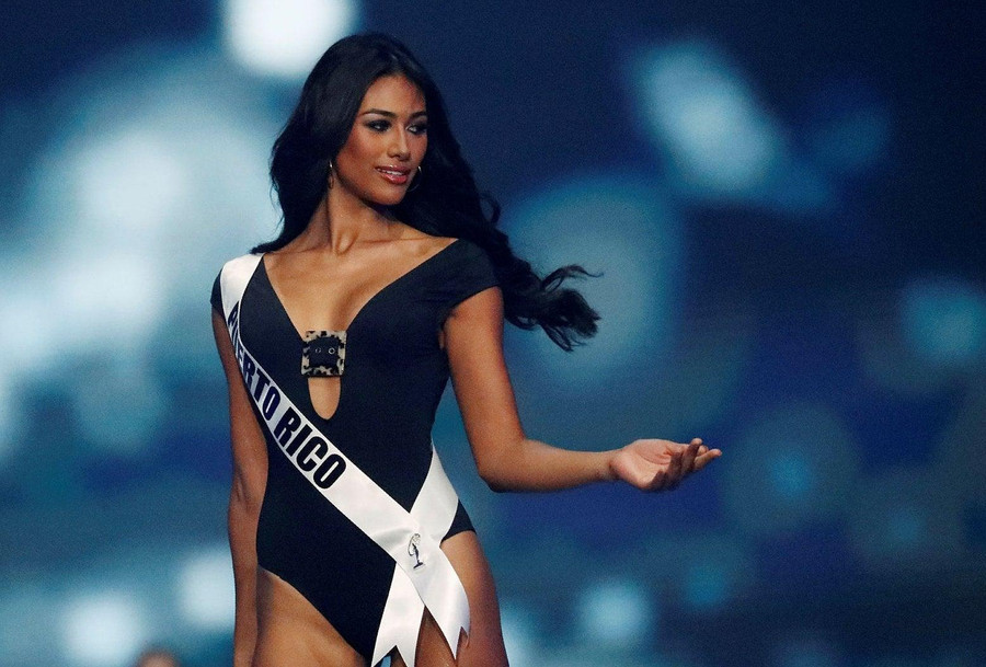 Đại diện đến từ Puerto Rico gây ấn tượng bởi làn da nâu khỏe khoắn cùng nhan sắc cuốn hút. Cô thuộc nhóm thí sinh sở hữu hình thể nổi trội với chiều cao “khủng