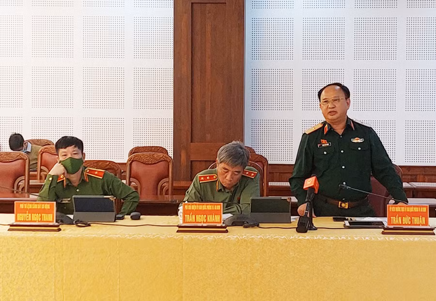 Đại diện đoàn công tác giải trình một số nội dung của dự thảo Luật. Ảnh: Vĩnh Hoàng