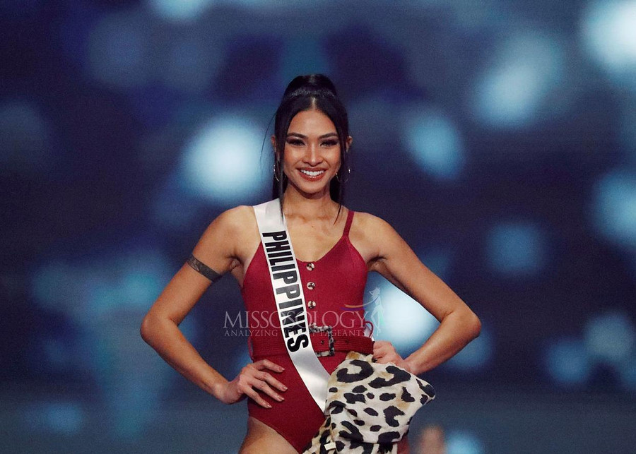 Đại diện Philippines kết hợp áo tắm với kiểu tóc búi cao, tôn lên vẻ khỏe khoắn, năng động. Ảnh: MISSOSOLOGY