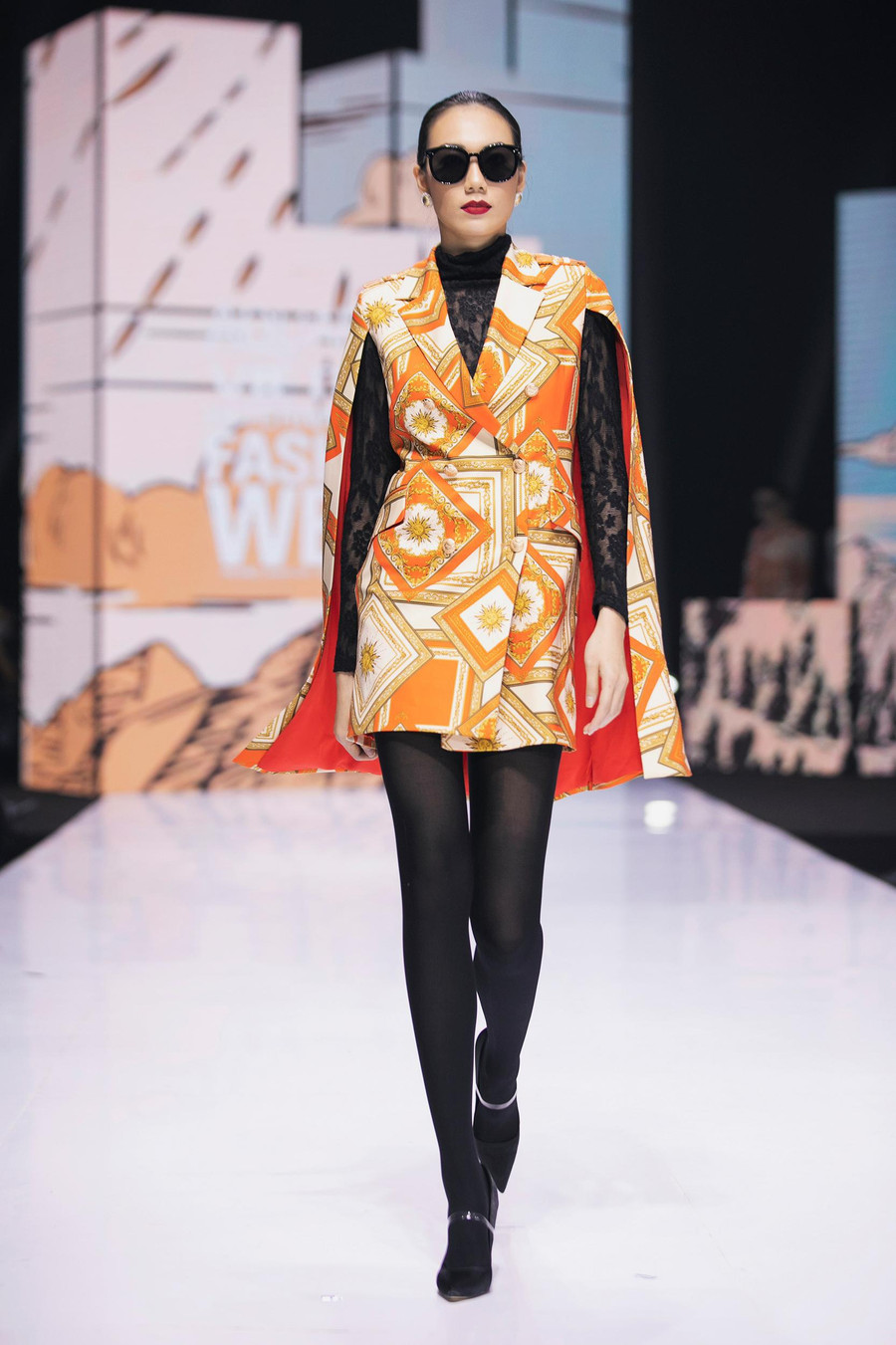 Show diễn của I.H.F được chăm chút bởi đội ngũ tên tuổi lớn trong ngành: Stylist Hoàng Ku, Catwalk Director Henri Hubert, NTK Kiko Nhung Nguyễn và Giám đốc sáng tạo Hoàng Anh. Màn trình diễn vô cùng đặc sắc từ những thiết kế đầm bodycon tôn lên những đường cong cơ thể, những chiếc áo sơ mi tối giản, mẫu chân váy thanh lịch, các phiên bản đầm dự tiệc, đầm cocktail và mẫu suit đầy cá tính đi kèm các phụ kiện như băng đô, bóp cầm tay và khăn choàng cổ...