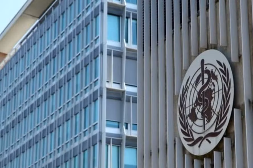 Tổ chức Y tế Thế giới (WHO) cho biết, hiện đã có 77 nước báo cáo phát hiện biến thể Omicron. Ảnh: AFP