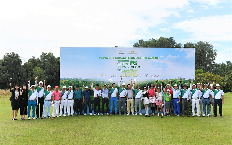 Giải golf “Green Journey to Phú Quốc” là sự kiện đầu tiên hiện thực hóa thỏa thuận hợp tác của Vietnam Airlines và Vinpearl. 