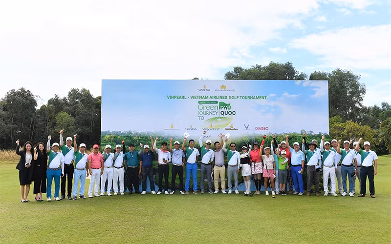 Giải golf “Green Journey to Phú Quốc” là sự kiện đầu tiên hiện thực hóa thỏa thuận hợp tác của Vietnam Airlines và Vinpearl. 