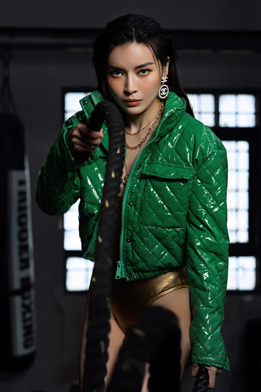 Nhờ tham gia boxing, Cao Thái Hà cho biết cô mạnh dạn thay đổi phong cách và làm mới mình. Nữ diễn viên cho biết cô cũng có động lực hơn khi dám đương đầu với những vai diễn khó trong tương lai. Ảnh: NVCC