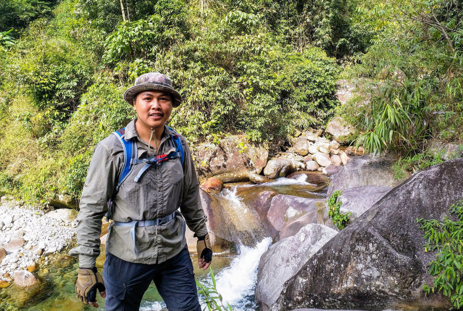 Anh Trần Cao Thắng thích leo núi và cắm trại ở những nơi thiên nhiên hoang dã. Ảnh: NVCC