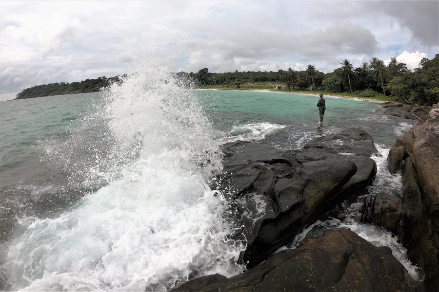 Mũi đá phía đông của đảo Hòn Từ