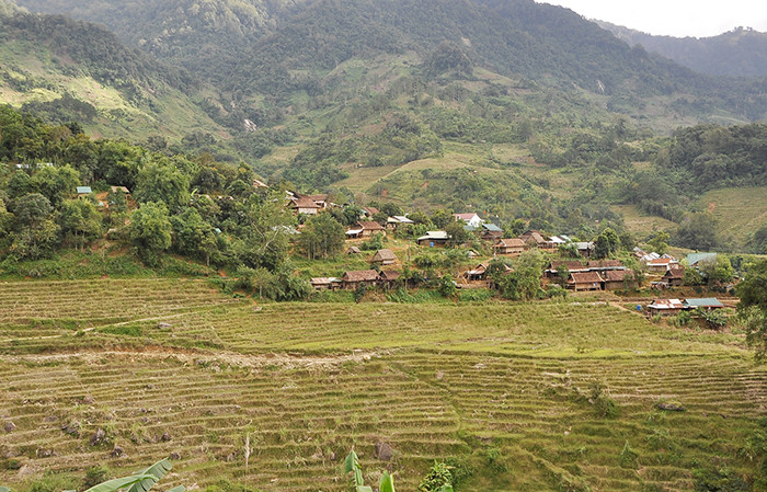 Làng chân núi Ngọc Linh.
