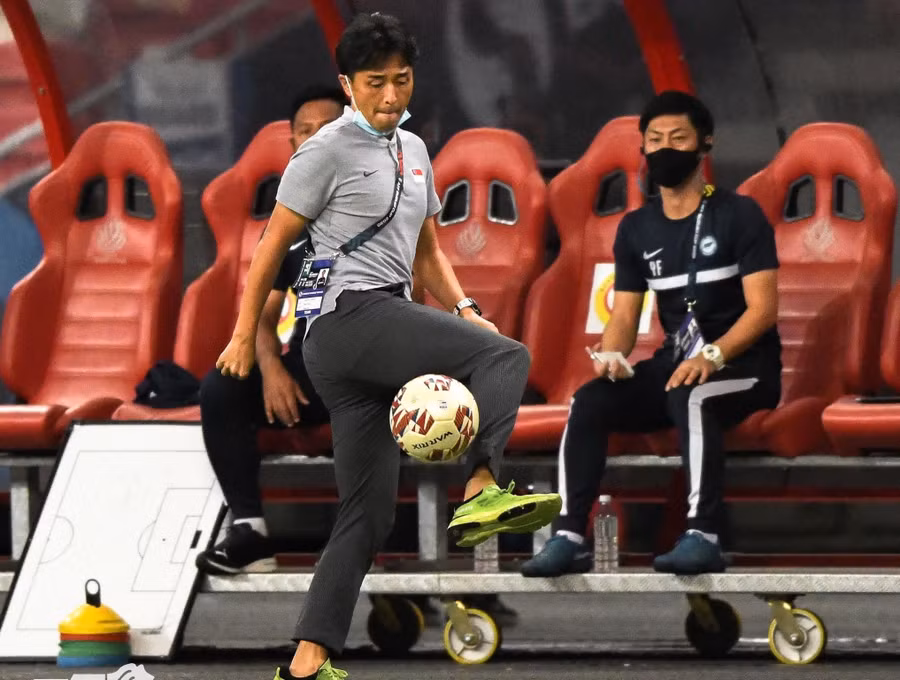  HLV Tatsuma Yoshida của tuyển Singapore sẽ có quà Giáng sinh bằng chiến thắng trước Indonesia. Ảnh: FAS