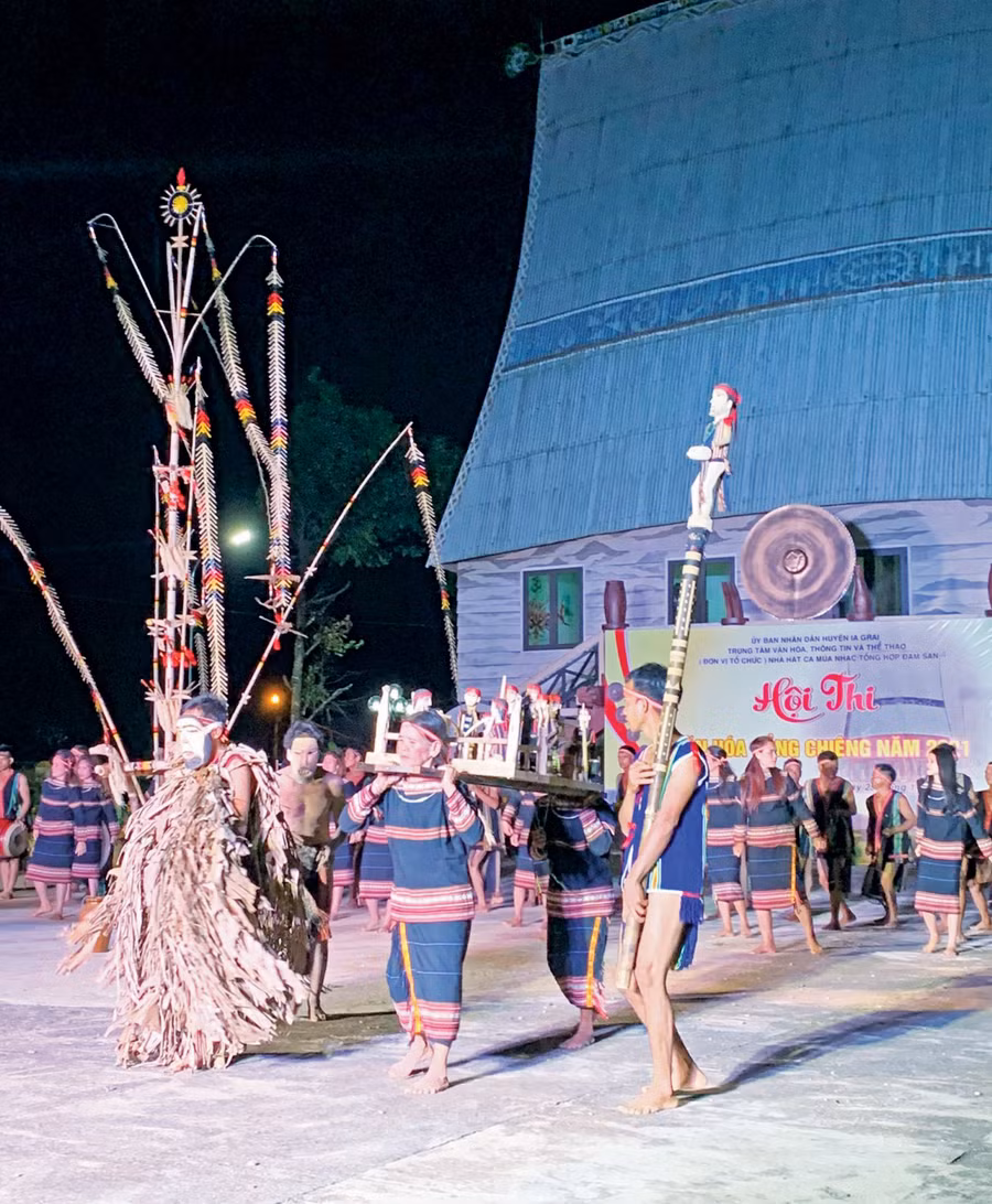 Chương trình diễn xướng cồng chiêng của Trung tâm Văn hóa-Thông tin và Thể thao huyện Ia Grai. Ảnh: Phương Duyên