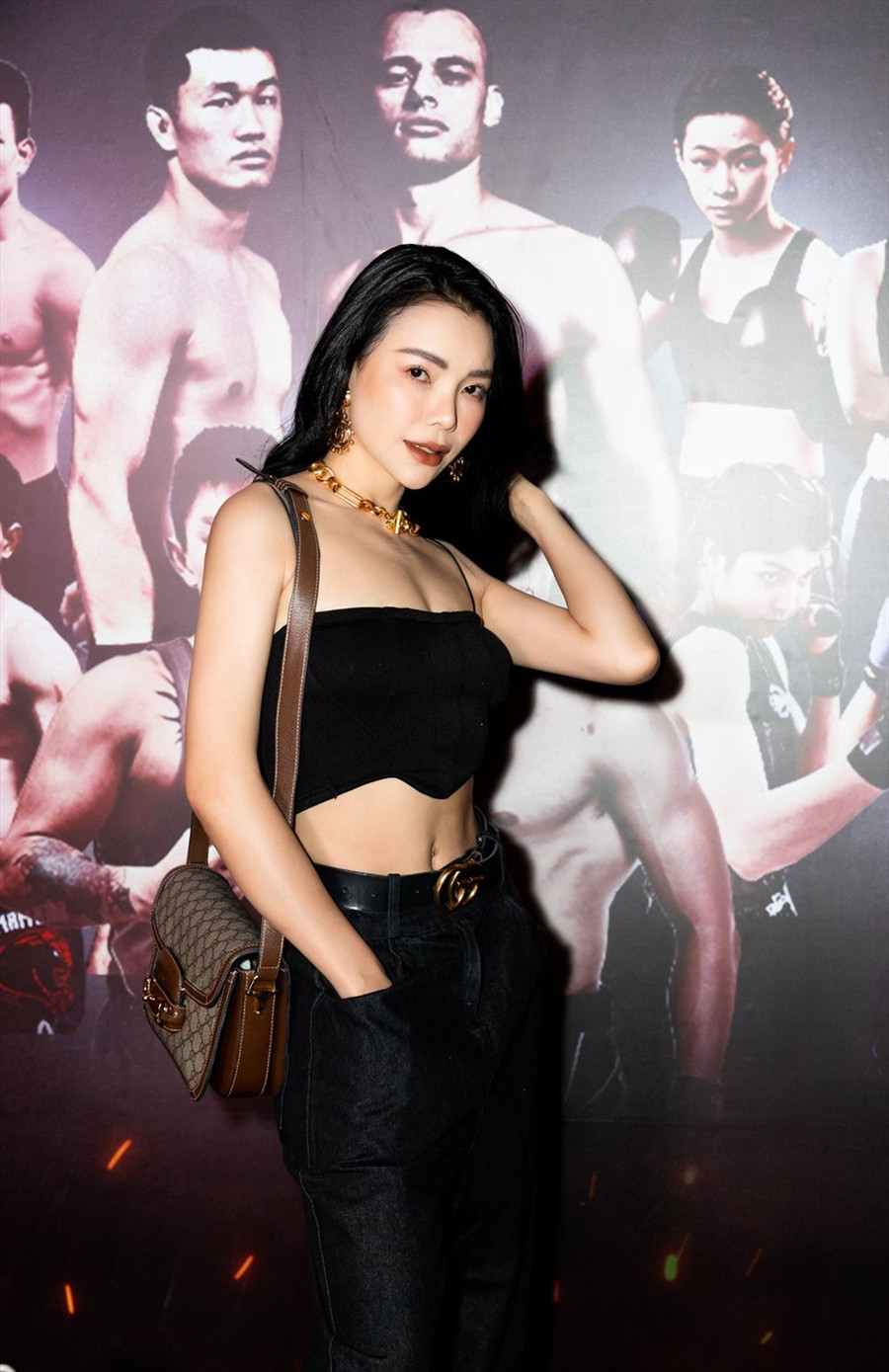 Gần đây, Trà Ngọc Hằng phải phẫu thuật tháo túi ngực, trả lại vòng một về nguyên trạng. Cô chia sẻ bản thân lúc này quan trọng chuyện giữ gìn sức khỏe, phụ nữ ai cũng có nhu cầu làm đẹp nhưng cốt lõi vẫn là một thể trạng tốt. Gần đây, Trà Ngọc Hằng phải phẫu thuật tháo túi ngực, trả lại vòng một về nguyên trạng. Cô chia sẻ bản thân lúc này quan trọng chuyện giữ gìn sức khỏe, phụ nữ ai cũng có nhu cầu làm đẹp nhưng cốt lõi vẫn là một thể trạng tốt.