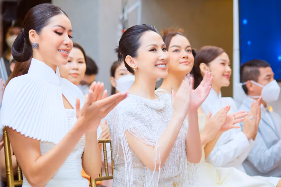 Người đẹp Trâm Nguyễn cho biết sự kiện lần này là cột mốc đánh dấu cho bước phát triển mới của thương hiệu clinic mà cô đã gây dựng trong suốt 9 năm qua tại Sài Gòn. Cô vô cùng hạnh phúc khi được dàn sao V-biz đến chung vui và cùng nhau chia sẻ những bí quyết làm đẹp để giữ gìn nhan sắc.