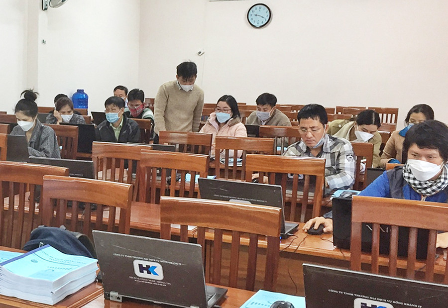 Quang cảnh lớp tập huấn. Ảnh: Hoàng Ngọc Các doanh nghiệp, cơ sở kinh doanh dịch vụ-du lịch tham gia lớp tập huấn. Ảnh: Hoàng Ngọc