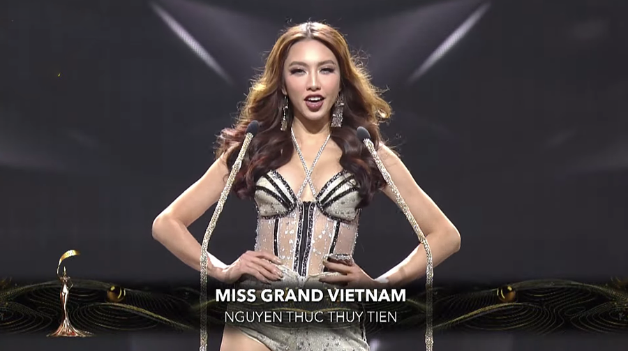  Thùy Tiên xuất hiện rạng rỡ trong đêm chung kết. Ảnh chụp màn hình