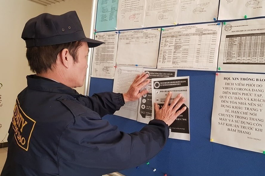 Quy định "ôm hôn" của Bộ Y tế thật sự chấm dứt những câu chuyện dở khóc dở cười "đi chung thang máy 10 giây, phải đi cách ly 14 ngày". Ảnh minh hoạ: C.Nguyên Quy định