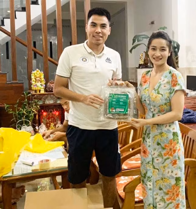 Mỗi khi có dịp đến Gia Lai, nhiều khách hàng lựa chọn sản phẩm Bò khô Tùng Phương làm quà tặng. Ảnh: Sơn Ca