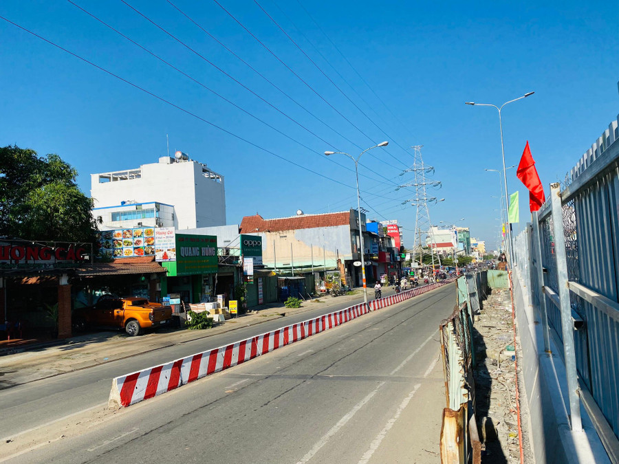 Việc thông xe nhánh cầu 1 cũng đánh dấu bước chuyển sang giai đoạn tập trung thi công nhánh cầu 2. Toàn bộ công trình dự kiến sẽ được hoàn thành trước ngày 2.9.2022. Ảnh: H.Mai