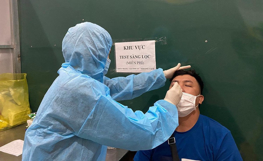 Người dân, du khách được khuyến cáo tự làm xét nghiệm. Ảnh: Gia Bình