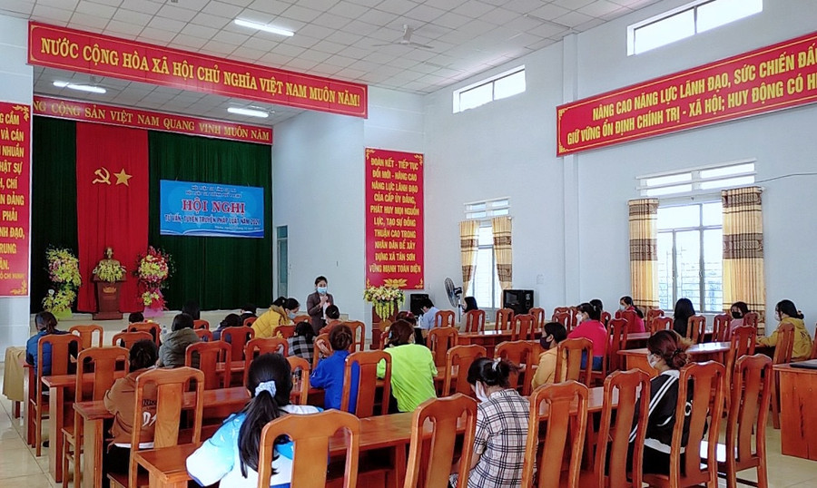 Quang cảnh buổi tuyên truyền. Ảnh: Minh Châu