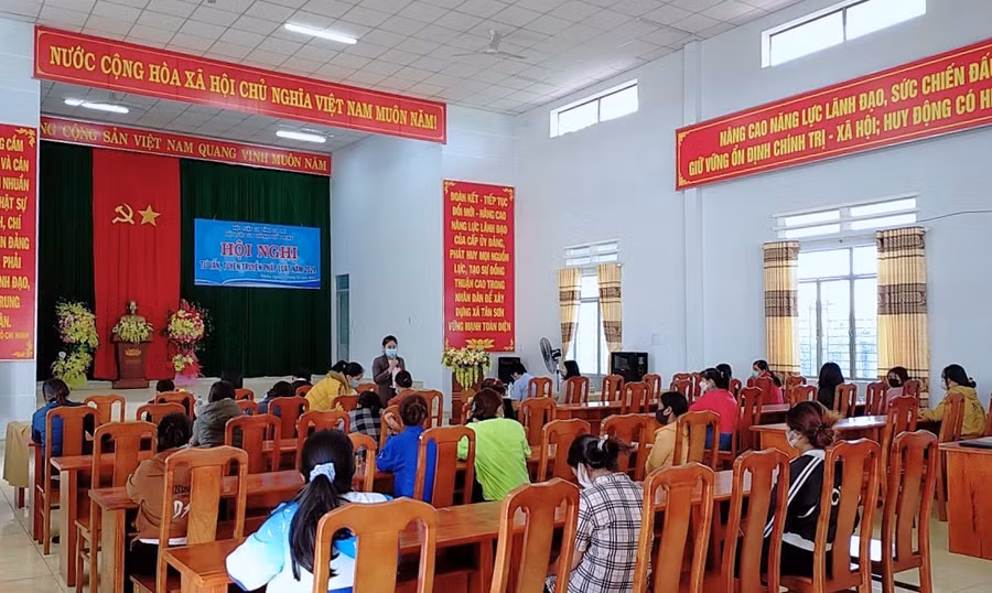 Quang cảnh buổi tuyên truyền. Ảnh: Minh Châu