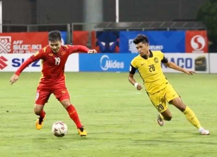 Đội Malaysia đã không thể khóa nổi Quang Hải. Vậy đội Indonesia có phong tỏa nổi anh? Ảnh: VFF