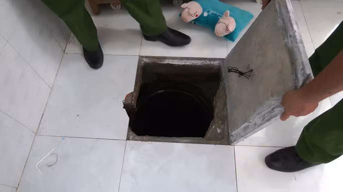 Miệng hầm dẫn đến nơi Hận trốn tại nhà