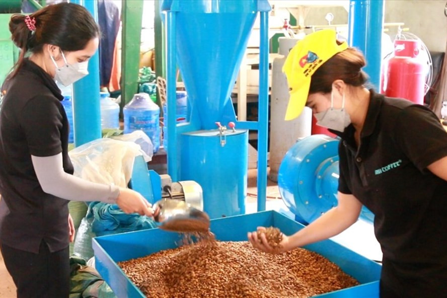 Vẫn còn nhiều lao động hồi hương về Đắk Lắk có nguyện vọng trở vào phía Nam làm việc. Ảnh minh họa: Bảo Trung Vẫn còn nhiều lao động hồi hương về Đắk Lắk có nguyện vọng trở vào phía Nam làm việc. Ảnh minh họa: Bảo Trung