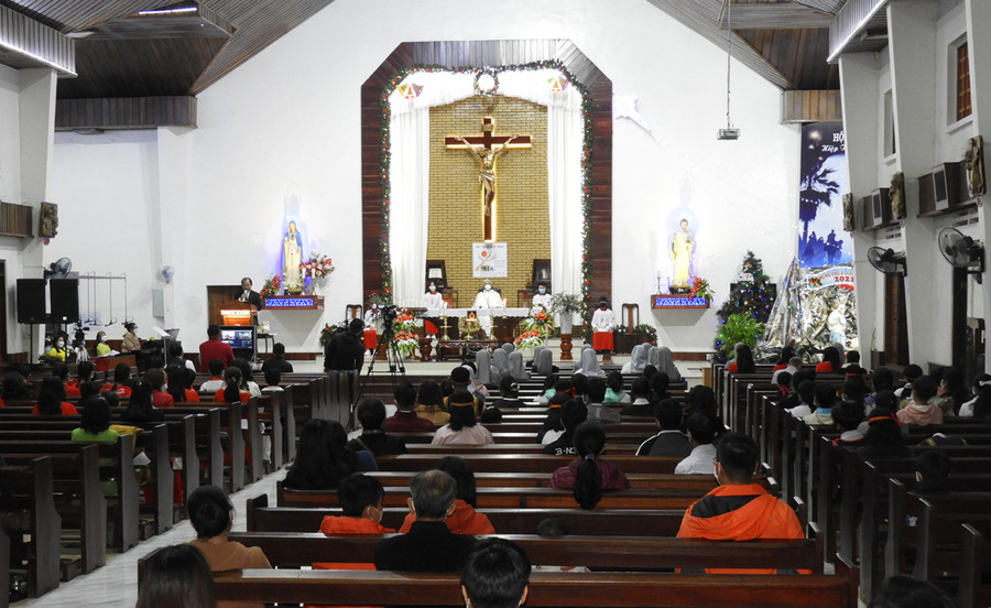 Lễ chính Giáng sinh tại Nhà thờ Đức An. Ảnh: Thanh Nhật Lễ chính Giáng sinh tại Nhà thờ Đức An (0526)